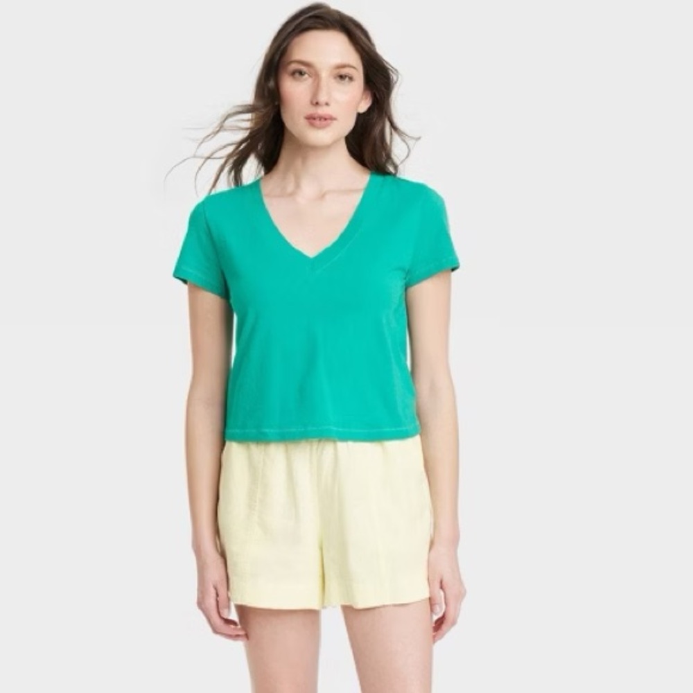 5/$25 Universal Thread V-neck Top NWT